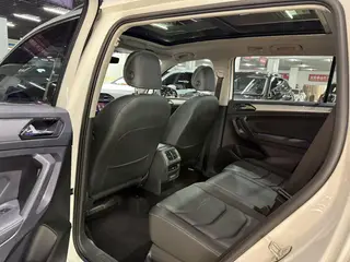 Volkswagen Tiguan L 2020 330TSI Version de luxe intelligente automatique à deux roues motrices État VI intérieur photo 8