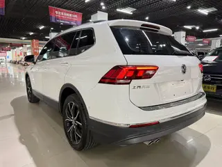 Volkswagen Tiguan L 2020 330TSI Version de luxe intelligente automatique à deux roues motrices État VI intérieur photo 10