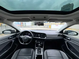 Volkswagen Sagitar 2019 280TSI DSG Comfortable Country VI interior photo 16 Volkswagen Sagitar 2019 280TSI DSG Comfortable Country VI interior photo 16