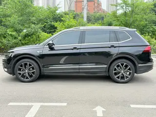 Volkswagen Tiguan L 2018 330TSI Automatic Two-Drive Ultimate exterior photo 7