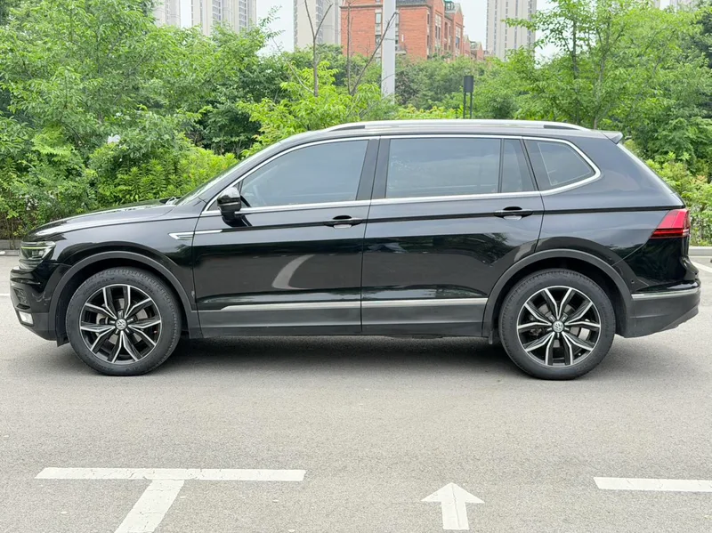 Volkswagen Tiguan L 2018 330TSI Automatic Two-Drive Ultimate exterior photo 7