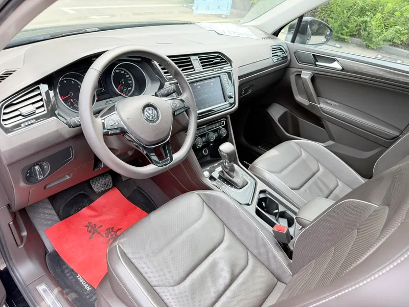 Volkswagen Tiguan L 2018 330TSI Automatic Two-Drive Ultimate exterior photo 9