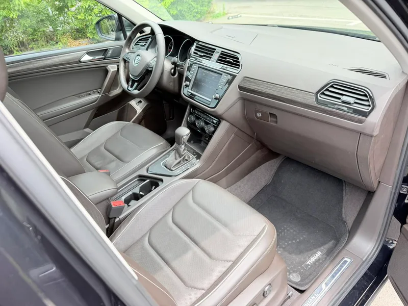 Volkswagen Tiguan L 2018 330TSI Automatic Two-Drive Ultimate interior photo 12