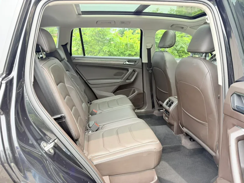 Volkswagen Tiguan L 2018 330TSI Automatic Two-Drive Ultimate interior photo 13