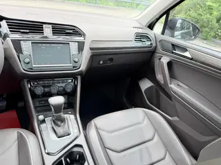 Volkswagen Tiguan L 2018 330TSI Automatic Two-Drive Ultimate interior photo 14