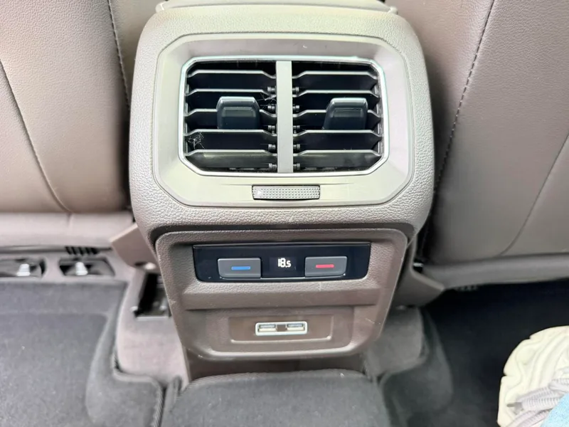 Volkswagen Tiguan L 2018 330TSI Automatic Two-Drive Ultimate interior photo 18