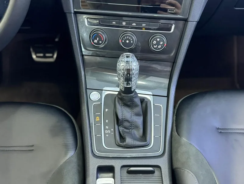 Volkswagen Golf 2020 Beloved Edition 280TSI DSG Comfortable exterior photo 5 Volkswagen Golf 2020 Beloved Edition 280TSI DSG Comfortable exterior photo 5