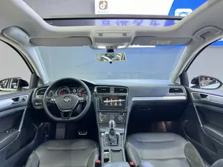Volkswagen Golf 2020 Beloved Edition 280TSI DSG Comfortable exterior photo 8 Volkswagen Golf 2020 Beloved Edition 280TSI DSG Comfortable exterior photo 8