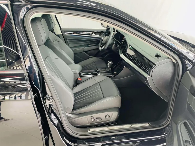 Volkswagen Passat 2025 outstanding 380TSI Long Yao Edition interior photo 12