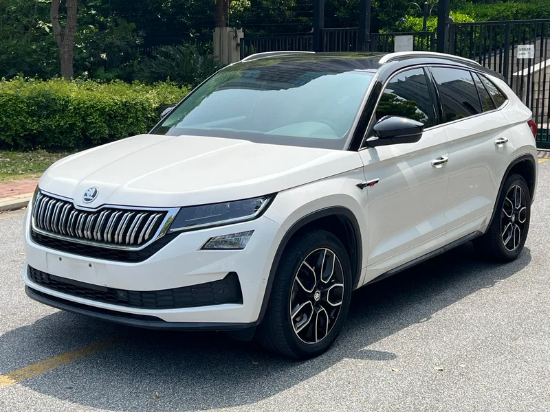 Skoda Kodiaq GT 2021 TSI330 Двухприводная люксовая версия экстерьер фото 1 Skoda Kodiaq GT 2021 TSI330 Двухприводная люксовая версия экстерьер фото 1