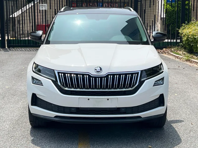 Skoda Kodiaq GT 2021 TSI330 Двухприводная люксовая версия экстерьер фото 2 Skoda Kodiaq GT 2021 TSI330 Двухприводная люксовая версия экстерьер фото 2
