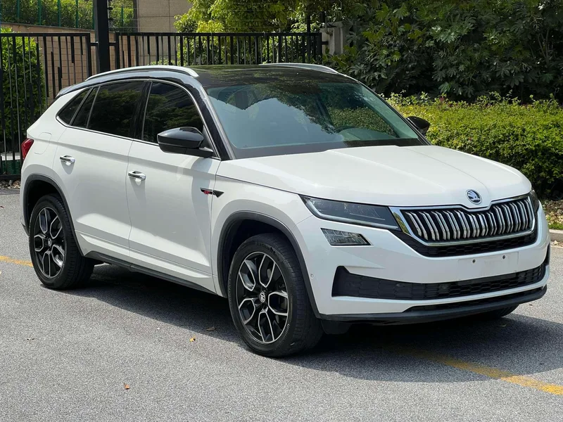 Skoda Kodiaq GT 2021 TSI330 Двухприводная люксовая версия экстерьер фото 3 Skoda Kodiaq GT 2021 TSI330 Двухприводная люксовая версия экстерьер фото 3