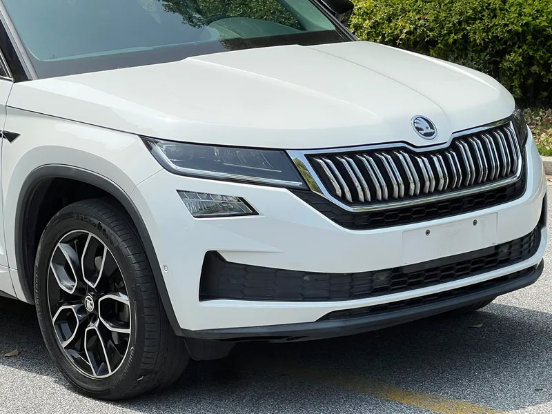 Skoda Kodiaq GT 2021 TSI330 Двухприводная люксовая версия экстерьер фото 4 Skoda Kodiaq GT 2021 TSI330 Двухприводная люксовая версия экстерьер фото 4