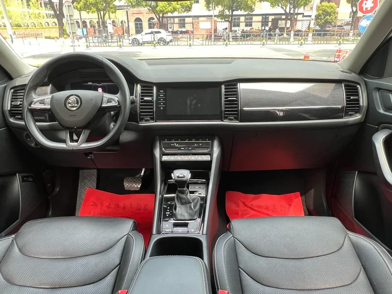Skoda Kodiaq GT 2021 TSI330 Двухприводная люксовая версия интерьер фото 13 Skoda Kodiaq GT 2021 TSI330 Двухприводная люксовая версия интерьер фото 13