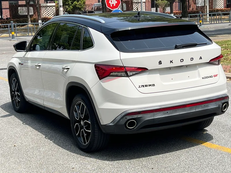 Skoda Kodiaq GT 2021 TSI330 Двухприводная люксовая версия интерьер фото 14 Skoda Kodiaq GT 2021 TSI330 Двухприводная люксовая версия интерьер фото 14