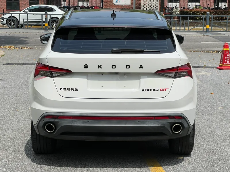 Skoda Kodiaq GT 2021 TSI330 Двухприводная люксовая версия интерьер фото 15 Skoda Kodiaq GT 2021 TSI330 Двухприводная люксовая версия интерьер фото 15