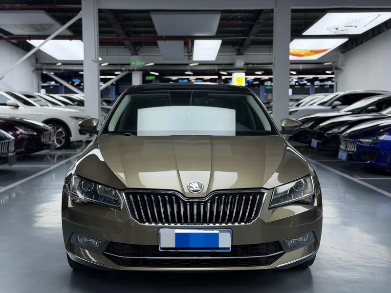 Skoda Superb 2019 TSI280 DSG Comfort Edition exterior photo 2 Skoda Superb 2019 TSI280 DSG Comfort Edition exterior photo 2