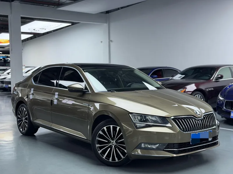 Skoda Superb 2019 TSI280 DSG Comfort Edition exterior photo 3 Skoda Superb 2019 TSI280 DSG Comfort Edition exterior photo 3