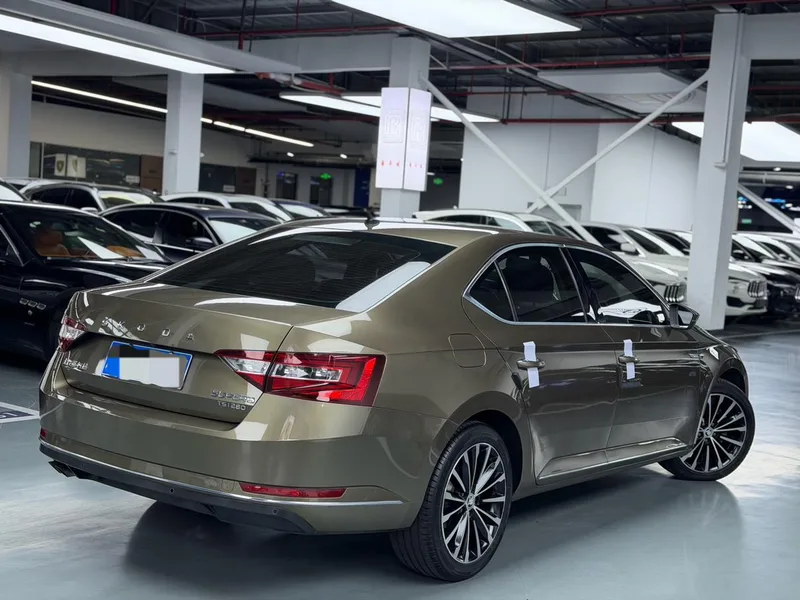 Skoda Superb 2019 TSI280 DSG Comfort Edition interior photo 7 Skoda Superb 2019 TSI280 DSG Comfort Edition interior photo 7