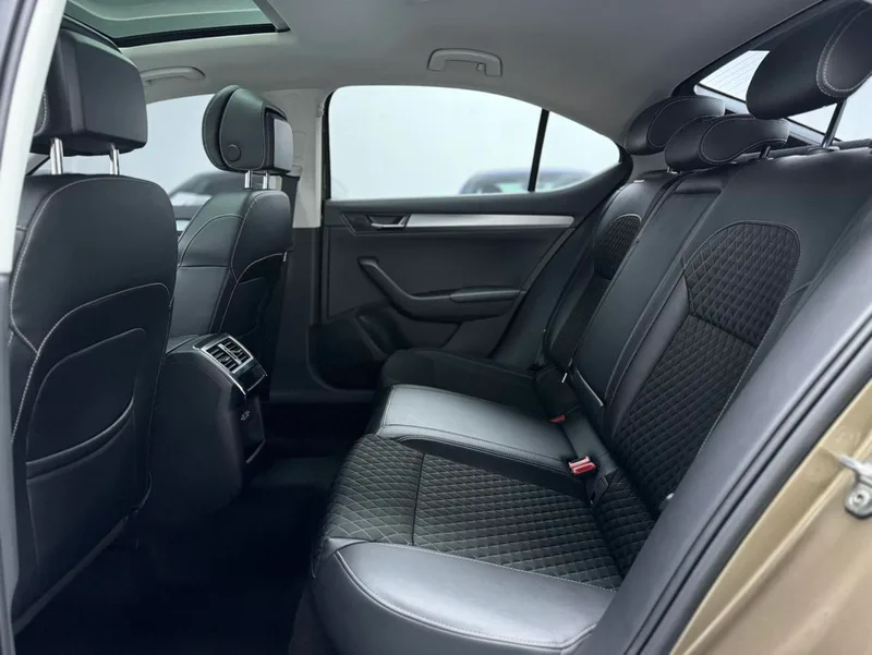 Skoda Superb 2019 TSI280 DSG Comfort Edition interior photo 11 Skoda Superb 2019 TSI280 DSG Comfort Edition interior photo 11