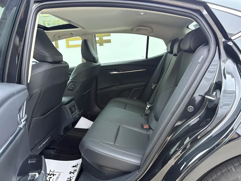 Toyota Camry 2024 Dual Power 2.0HGVP Luxury Edition interior photo 10 Toyota Camry 2024 Dual Power 2.0HGVP Luxury Edition interior photo 10