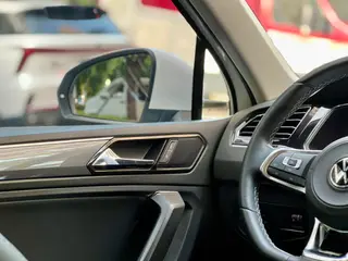 Volkswagen Tiguan L 2021 330TSI Automatic two-wheel drive R-Line Enjoy more version interior photo 17 Volkswagen Tiguan L 2021 330TSI Automatic two-wheel drive R-Line Enjoy more version interior photo 17