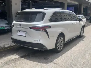 Toyota Sienna 2021 2.5L Hybride Version platine extérieur photo 6 Toyota Sienna 2021 2.5L Hybride Version platine extérieur photo 6