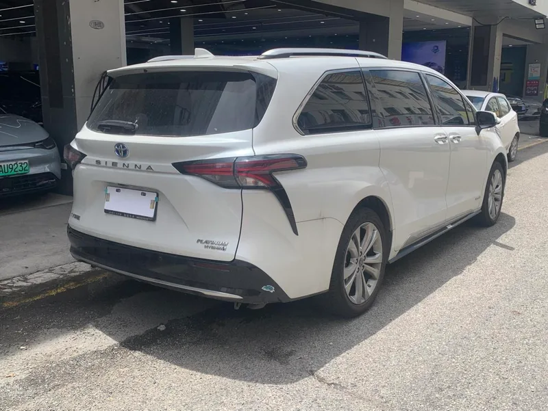 Toyota Sienna 2021 2.5L Hybride Version platine extérieur photo 6 Toyota Sienna 2021 2.5L Hybride Version platine extérieur photo 6