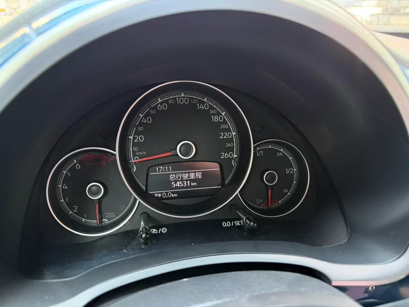 Volkswagen Beetle 2015 180TSI interior photo 12 Volkswagen Beetle 2015 180TSI interior photo 12