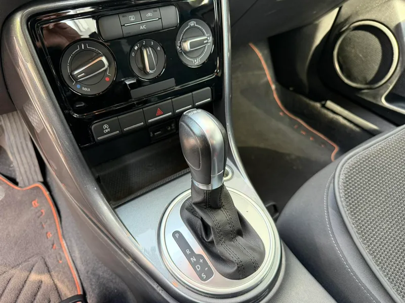 Volkswagen Beetle 2015 180TSI interior photo 14 Volkswagen Beetle 2015 180TSI interior photo 14