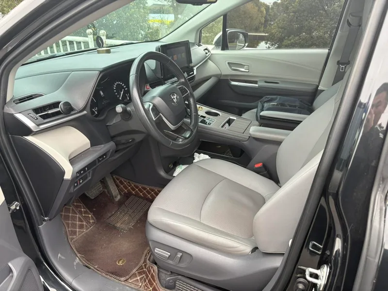 Toyota Sienna 2021 2.5L Hybrid Luxury Edition exterior photo 4 Toyota Sienna 2021 2.5L Hybrid Luxury Edition exterior photo 4