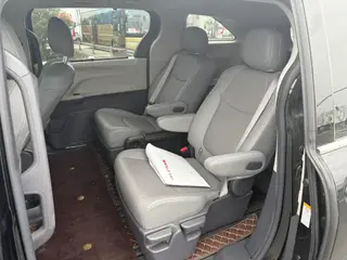 Toyota Sienna 2021 2.5L Hybrid Luxury Edition interior photo 8 Toyota Sienna 2021 2.5L Hybrid Luxury Edition interior photo 8