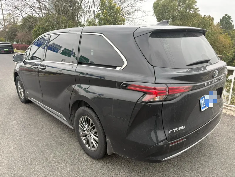 Toyota Sienna 2021 2.5L Hybrid Luxury Edition interior photo 10 Toyota Sienna 2021 2.5L Hybrid Luxury Edition interior photo 10