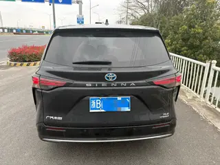 Toyota Sienna 2021 2.5L Hybrid Luxury Edition interior photo 11 Toyota Sienna 2021 2.5L Hybrid Luxury Edition interior photo 11