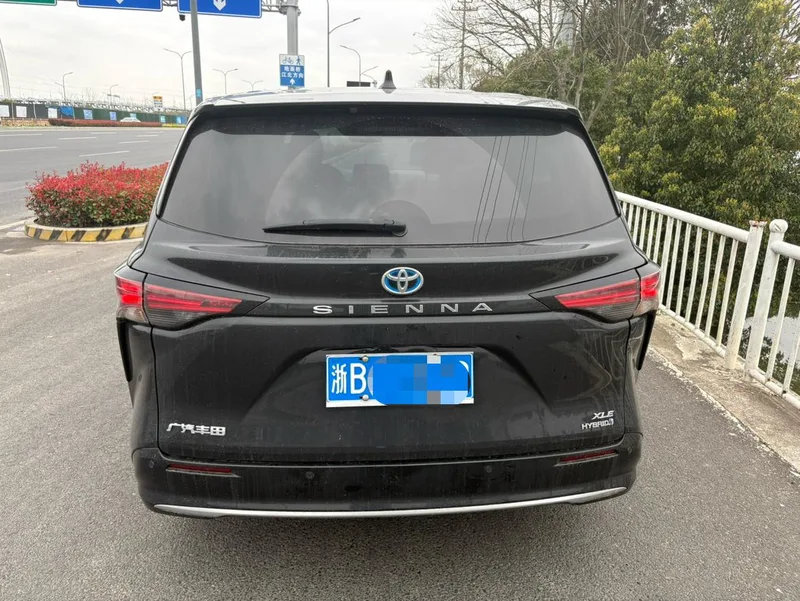 Toyota Sienna 2021 2.5L Hybrid Luxury Edition interior photo 11 Toyota Sienna 2021 2.5L Hybrid Luxury Edition interior photo 11