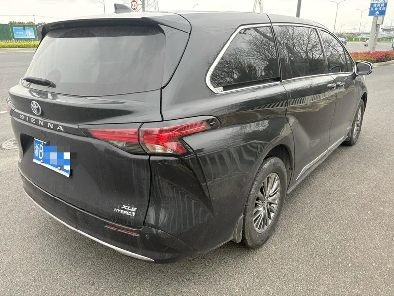 Toyota Sienna 2021 2.5L Hybrid Luxury Edition interior photo 12 Toyota Sienna 2021 2.5L Hybrid Luxury Edition interior photo 12