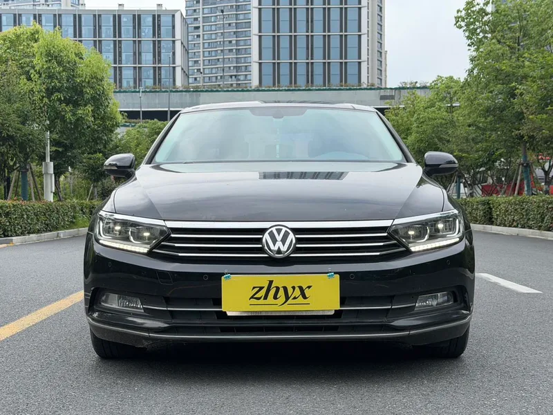 Volkswagen Magotan 2016 2.0TSI Zhixiang Noble Type exterior photo 2 Volkswagen Magotan 2016 2.0TSI Zhixiang Noble Type exterior photo 2