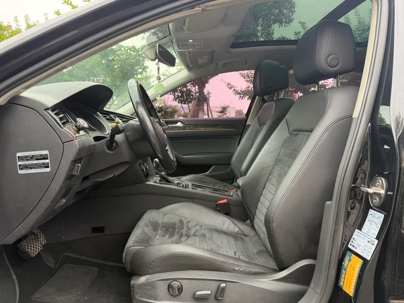 Volkswagen Magotan 2016 2.0TSI Zhixiang Noble Type interior photo 8 Volkswagen Magotan 2016 2.0TSI Zhixiang Noble Type interior photo 8