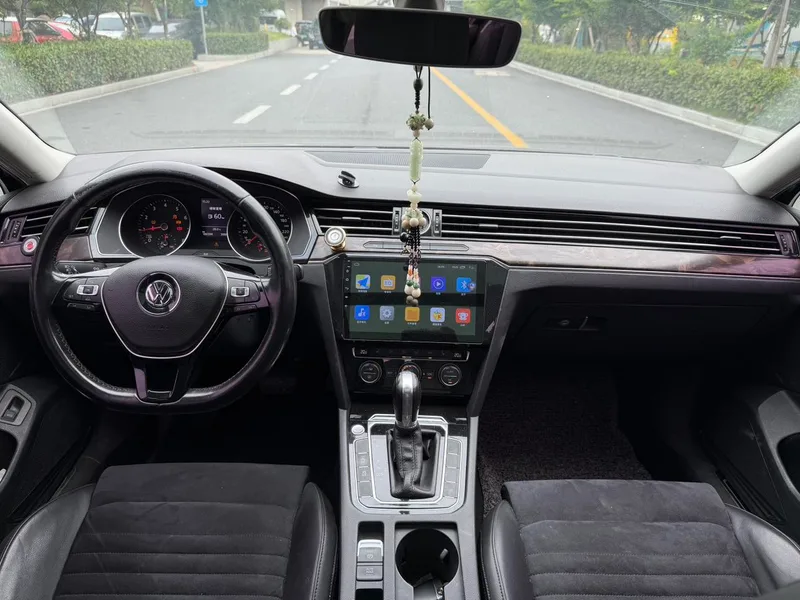 Volkswagen Magotan 2016 2.0TSI Zhixiang Noble Type interior photo 12 Volkswagen Magotan 2016 2.0TSI Zhixiang Noble Type interior photo 12