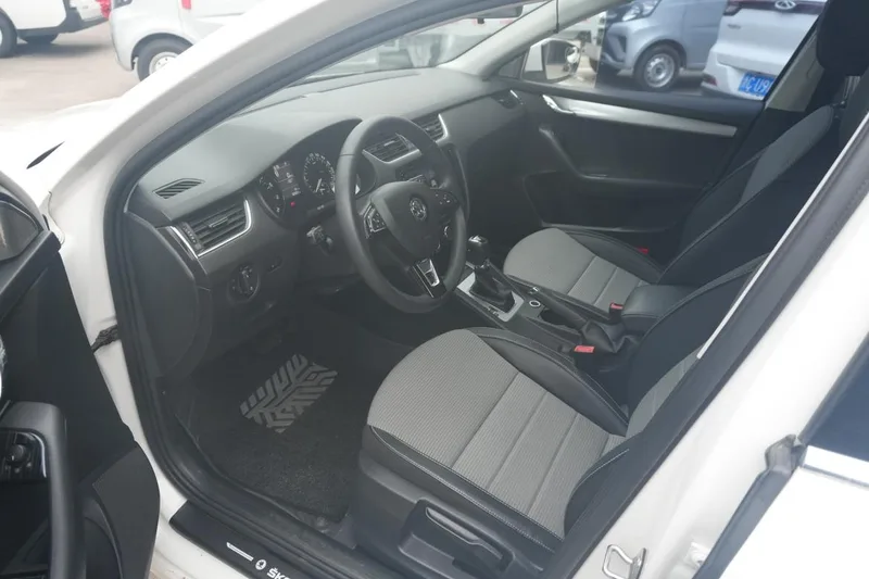 Skoda Octavia 2017 1.6L Automatic line creation exterior photo 3 Skoda Octavia 2017 1.6L Automatic line creation exterior photo 3