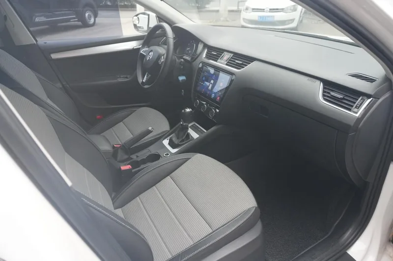 Skoda Octavia 2017 1.6L Automatic line creation exterior photo 4 Skoda Octavia 2017 1.6L Automatic line creation exterior photo 4