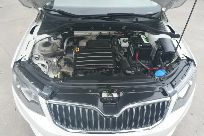 Skoda Octavia 2017 1.6L Automatic line creation interior photo 9 Skoda Octavia 2017 1.6L Automatic line creation interior photo 9
