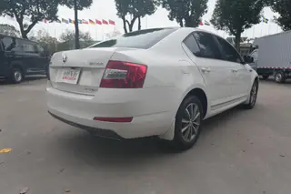 Skoda Octavia 2017 1.6L Automatic line creation interior photo 10 Skoda Octavia 2017 1.6L Automatic line creation interior photo 10