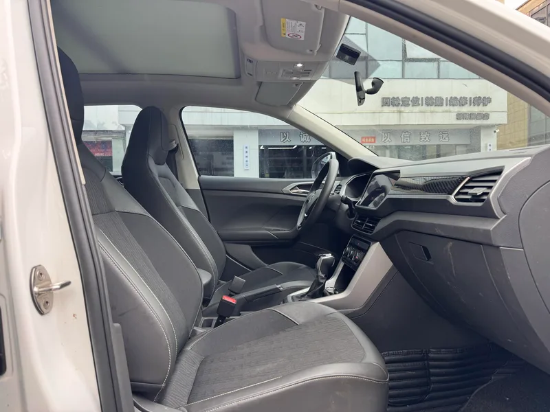Volkswagen T-Cross 2021 1.5L Automatic Comfort Version interior photo 9 Volkswagen T-Cross 2021 1.5L Automatic Comfort Version interior photo 9