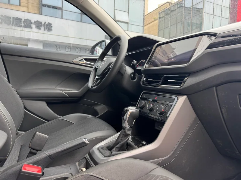 Volkswagen T-Cross 2021 1.5L Automatic Comfort Version interior photo 13 Volkswagen T-Cross 2021 1.5L Automatic Comfort Version interior photo 13