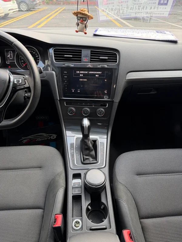 Volkswagen Golf 2020 280TSI DSG Comfortable interior photo 10 Volkswagen Golf 2020 280TSI DSG Comfortable interior photo 10