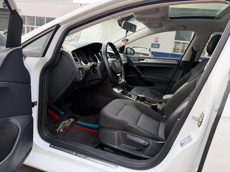 Volkswagen Golf 2020 280TSI DSG Comfortable interior photo 13 Volkswagen Golf 2020 280TSI DSG Comfortable interior photo 13