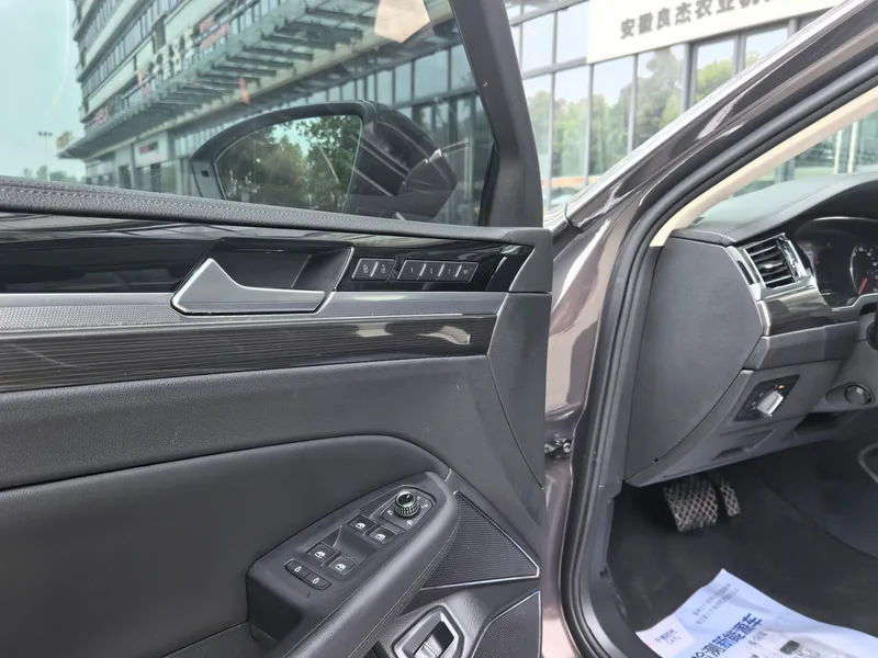 Volkswagen Phideon 2018 Restyling 380TSI Two-Drive Ultimate interior photo 12 Volkswagen Phideon 2018 Restyling 380TSI Two-Drive Ultimate interior photo 12