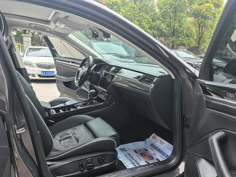 Volkswagen Phideon 2018 Restyling 380TSI Two-Drive Ultimate interior photo 15 Volkswagen Phideon 2018 Restyling 380TSI Two-Drive Ultimate interior photo 15