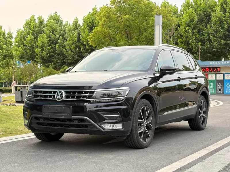 Volkswagen Tiguan L 2017 330TSI Automatic Two-Drive Ultimate exterior photo 1 Volkswagen Tiguan L 2017 330TSI Automatic Two-Drive Ultimate exterior photo 1